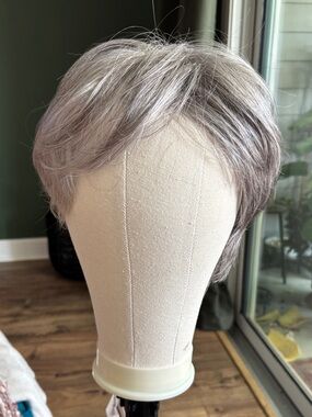 Noriko Sky wig in sandstone
